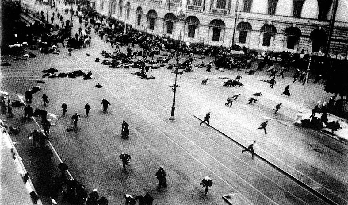 Июльское восстание 1917го Все лето Сталин укрывался в квартире Аллилуевых - фото 78