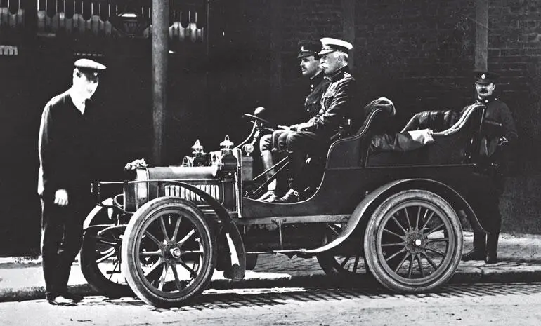RollsRoyce 10 hp Он начал совершать регулярные тестовые поездки после - фото 16