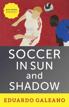 Eduardo Galeano Soccer in Sun and Shadow обложка книги