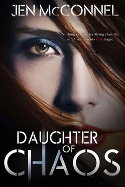 Jen McConnel Daughter of Chaos обложка книги