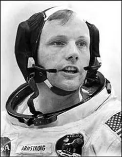 Астронавт В 1966 г совершил свой первый космический полет в качестве - фото 4