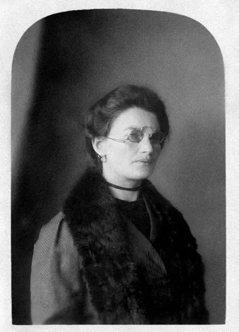 Тетя Черна воспитавшая Стеллу Аню и Танечку после смерти их мамы Я на - фото 23