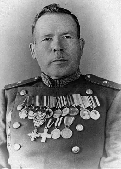 Захар Трофимович Трофимов Павел Артемьевич Артемьев на учениях 1938 год - фото 42