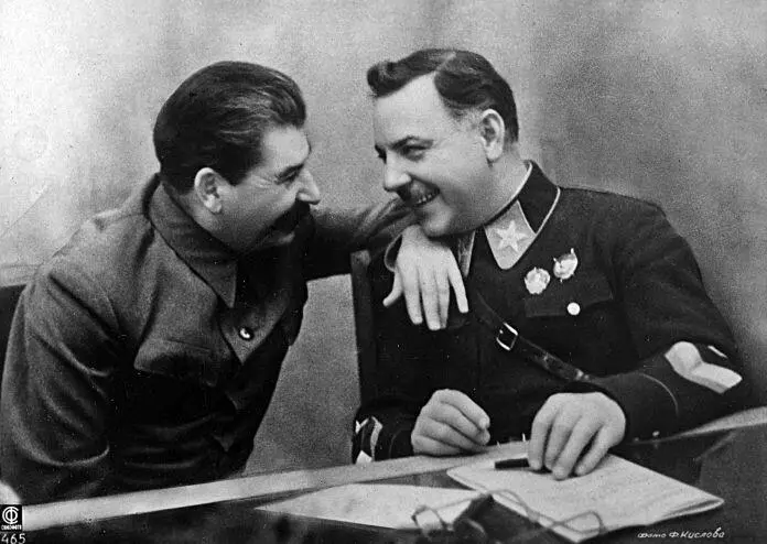 Культ личности это обычная почтовая открытка 1938 года Сталин и Ворошилов - фото 47