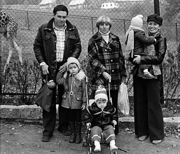Оломоуц в зоопарке на Копечке Слева направо муж с Оленькой Майка с Иржиком - фото 88