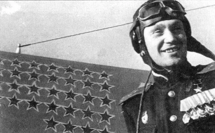 Георгий Дмитриевич Костылев сфотографирован на фоне своего украшенного 32 - фото 45