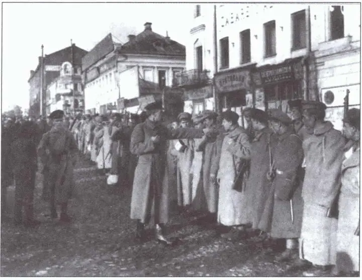 Отправка рабочего продотряда из Москвы в деревню 1919 г Раскулаченные - фото 10