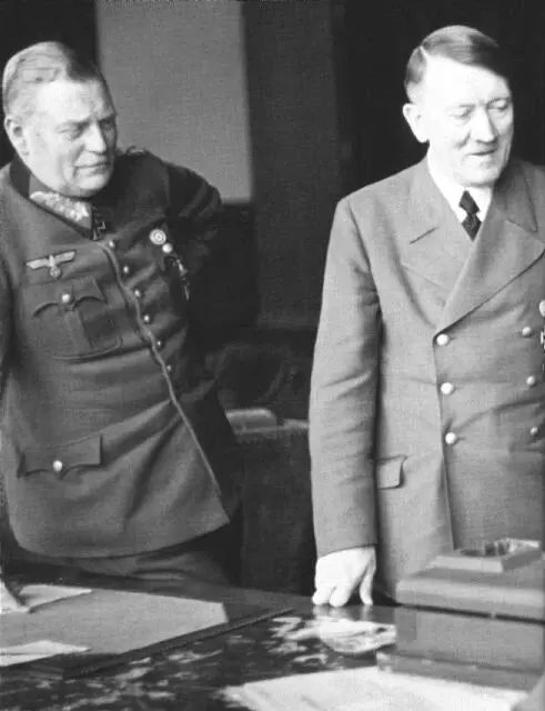 Гитлер и генералфельдмаршал Вильгельм Кейтель По мнению Гудериана Кейтель - фото 1