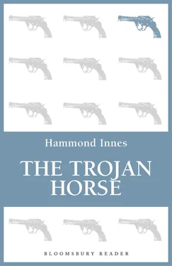 Hammond Innes The Trojan Horse обложка книги