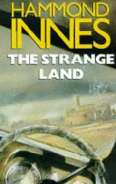 Hammond Innes The Strange Land обложка книги