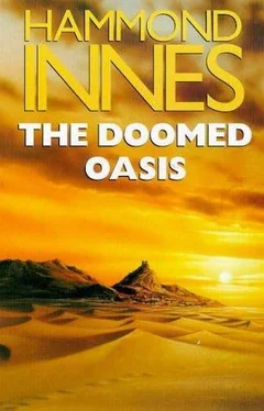 Hammond Innes The Doomed Oasis обложка книги