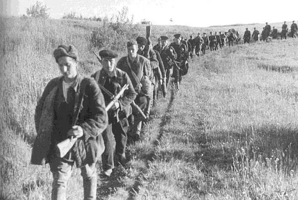 С первых же дней оккупации гитлеровцы столкнулись с организованным - фото 83