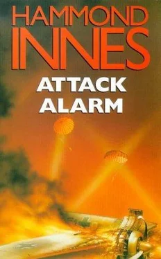 Hammond Innes Attack Alarm обложка книги