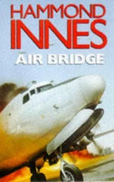 Hammond Innes Air Bridge обложка книги