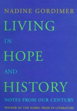 Nadine Gordimer Living in Hope and History: Notes from Our Century обложка книги