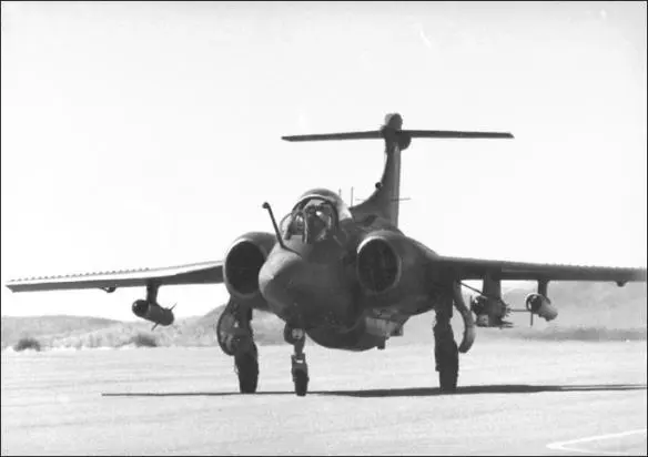 A Buccaneer with an H2 bomb on the inner pylon and an EW pod on the outer pylon - фото 14