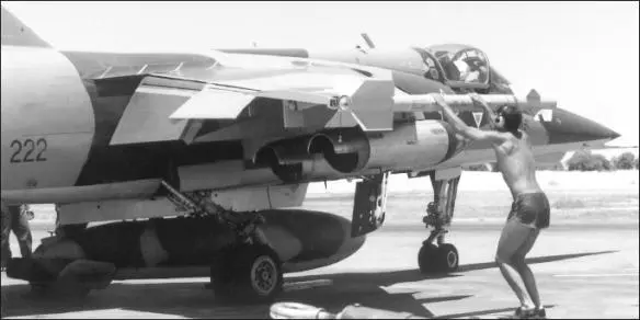 A tiffie checks that a Matra missile is secure Super Frelons Two of the many - фото 17