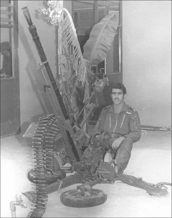 Cobus Toerien in the gunners seat of a Sovietbuilt ZPU1 145mm heavy machine - фото 46