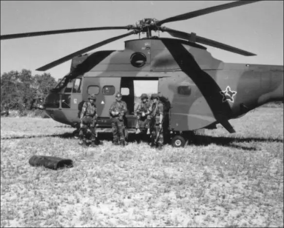 Operation BootlaceUric A stick of Rhodesian SAS troops pose in front of a - фото 51