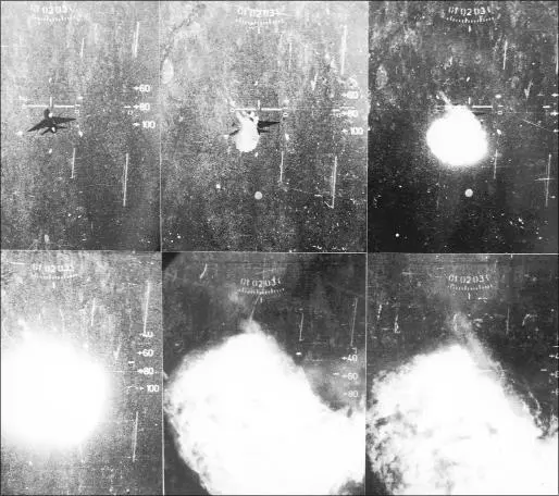 MiG21 kill sequence as seen through Rankins gun sight Du Plessis in the - фото 66