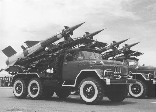 SA3 missiles being paraded through Luanda Another innovation was an audio - фото 75