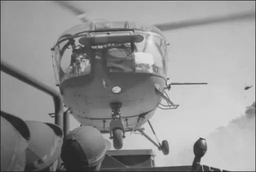 An Alouette III up close and personal with SADF ground troops Photo courtesy - фото 80