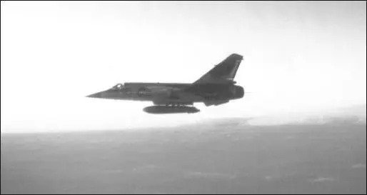 The centreline tank can be jettisoned to transform the Mirage F1CZ into a - фото 90