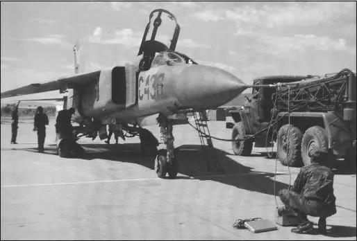 Angolan FAPA MiG23 Two retreating brigades the 16th and the 21st had by - фото 94