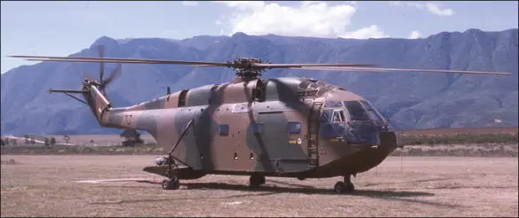 Aerospatiale SA326 Super Frelon 15 Squadron camouflaged in Dark Earth and - фото 138