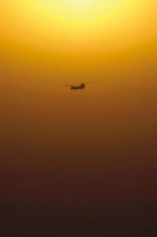 1 Chinook helicopter in Helmand sunset 2 Brigadier Andrew Mackay commanded - фото 82