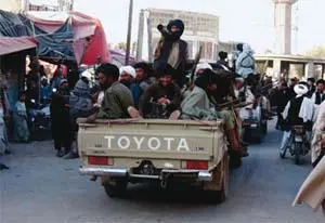 22 Taliban fighters photographed in the centre of Musa Qala One commander - фото 100