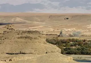 46 Chinook helicopters land in the wadi above to recover wounded and - фото 120