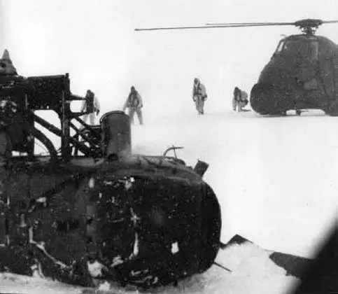 The shocking scene on Fortuna Glacier just after Mike Tidds Wessex 5 crashed - фото 12