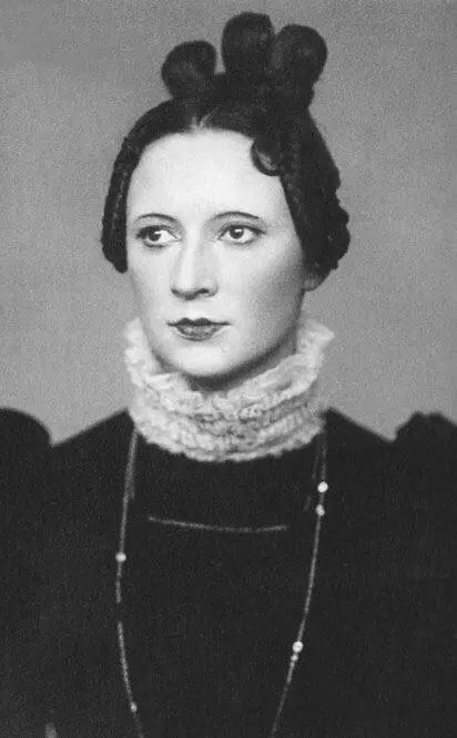 Степанова в роли Софьи в спектакле Горе от ума 1925 г Но это не помогло - фото 22