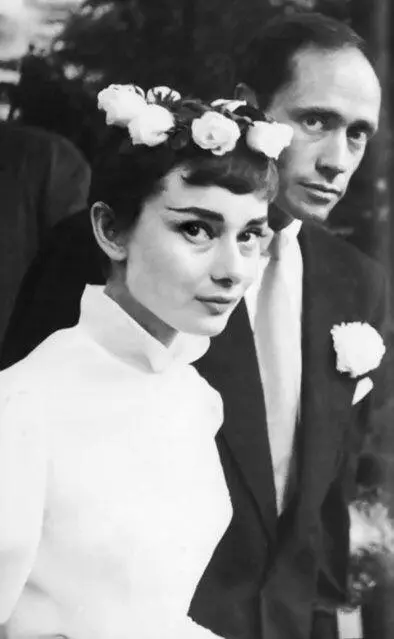Бракосочетание Одри Хепберн и Мела Феррера 25 сентября 1954 г Забавная - фото 444