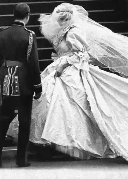 Свадьба Дианы и Чарльза стала главным событием десятилетия 28 июня 1989 г - фото 484