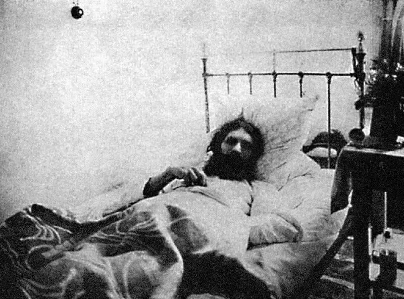 Г Распутин после покушения Тюменская больница 1914 Григорий Распутин 1907 - фото 7