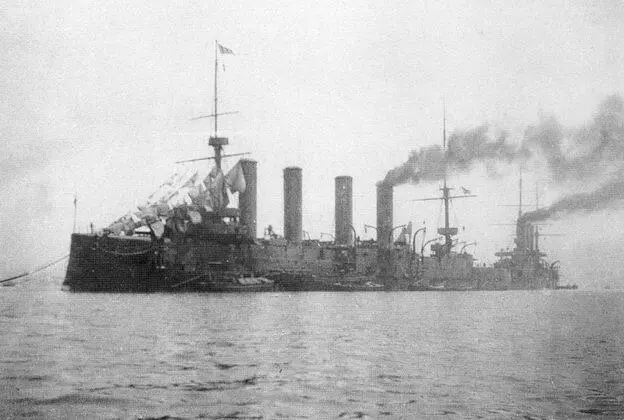 Броненосный крейсер Баян в первый период войны 1904 г два фото вверху - фото 56