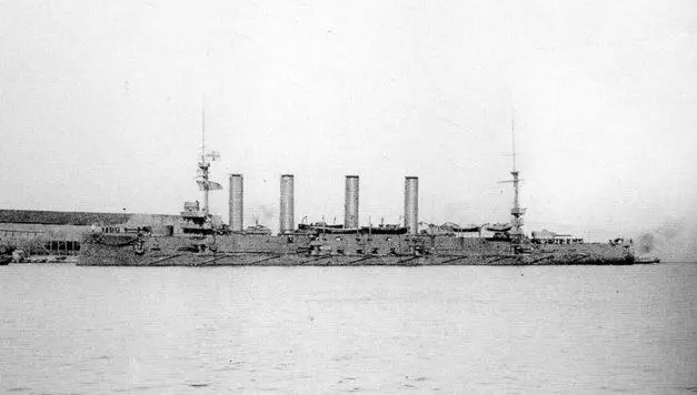Броненосный крейсер Баян в первый период войны 1904 г два фото вверху - фото 57
