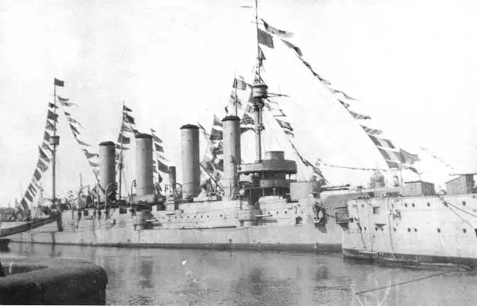 Адмирал Макаров на параде посвященном 1 мая 1918 г Броненосный крейсер - фото 90