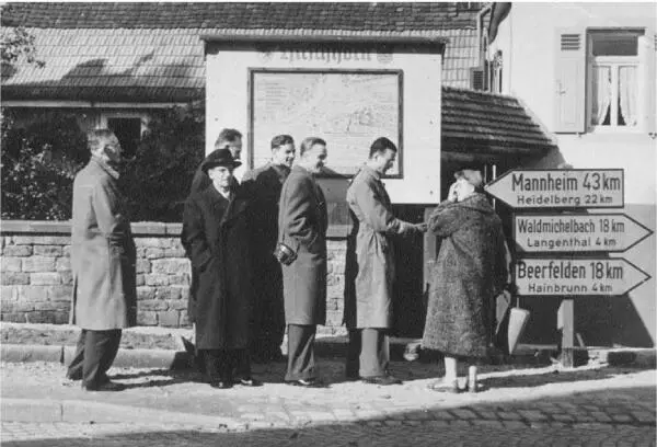 С А Лебедев во время конференции в Дармштадте ФРГ октябрь 1955 года БЭСМ - фото 28