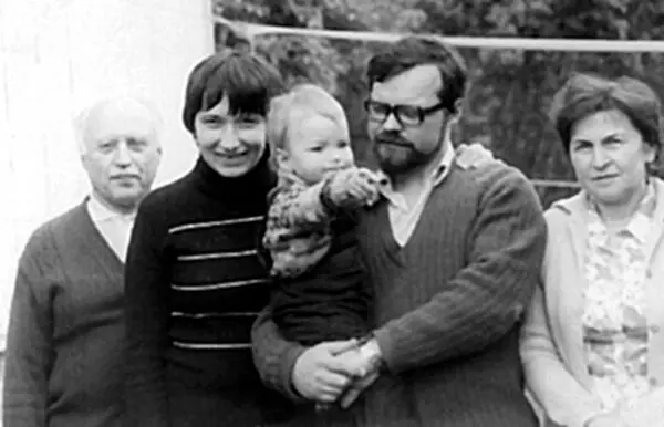 Семья Китовых июнь 1984 года Слева направо Анатолий Иванович невестка Ольга - фото 118