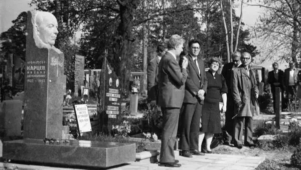 Памятник на могиле М А Карцева на Новокузнецком кладбище в Москве М А - фото 126