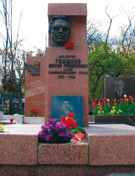 Памятник В М Глушкову в Киеве Анатолий Иванович Китов Здание - фото 163