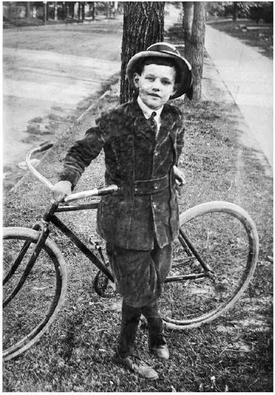 George with bike ca 1916 Joan Kennan Collection George as cadet St - фото 9