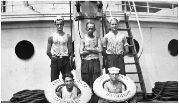 George on left Princeton graduate and deckhand 1925 Joan Kennan Collection - фото 14
