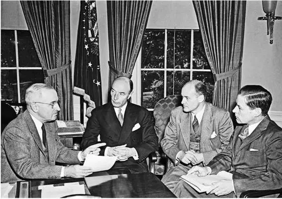 President Truman Robert M Lovett Kennan and Charles E Bohlen at the White - фото 24