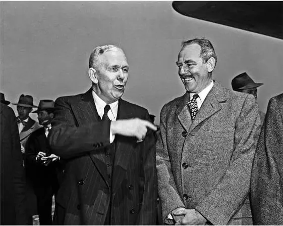 George C Marshall and Dean Acheson 1947 BettmannCORBIS Kennan dictating - фото 25