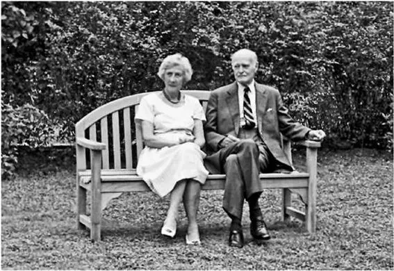 Annelise and George on their sixtieth wedding anniversary at Hodge Road - фото 38