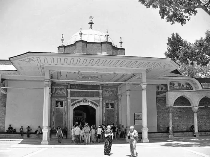 Врата счастья дворца Топкапы Не успевал правитель отойти в мир иной как его - фото 25